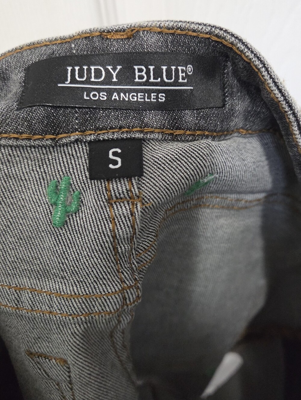 Judy Blue Cactus Embroidered Black Denim Jean Shorts Small High Rise Raw Hem - Picture 11 of 14